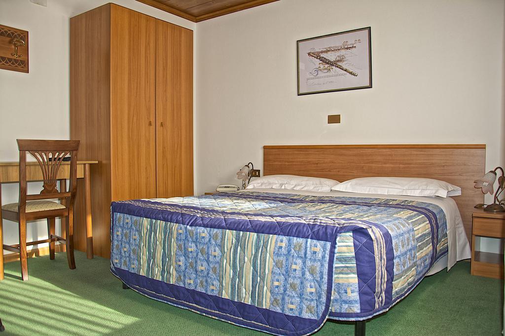 Albergo Ristorante Iris Auronzo di Cadore Bagian luar foto