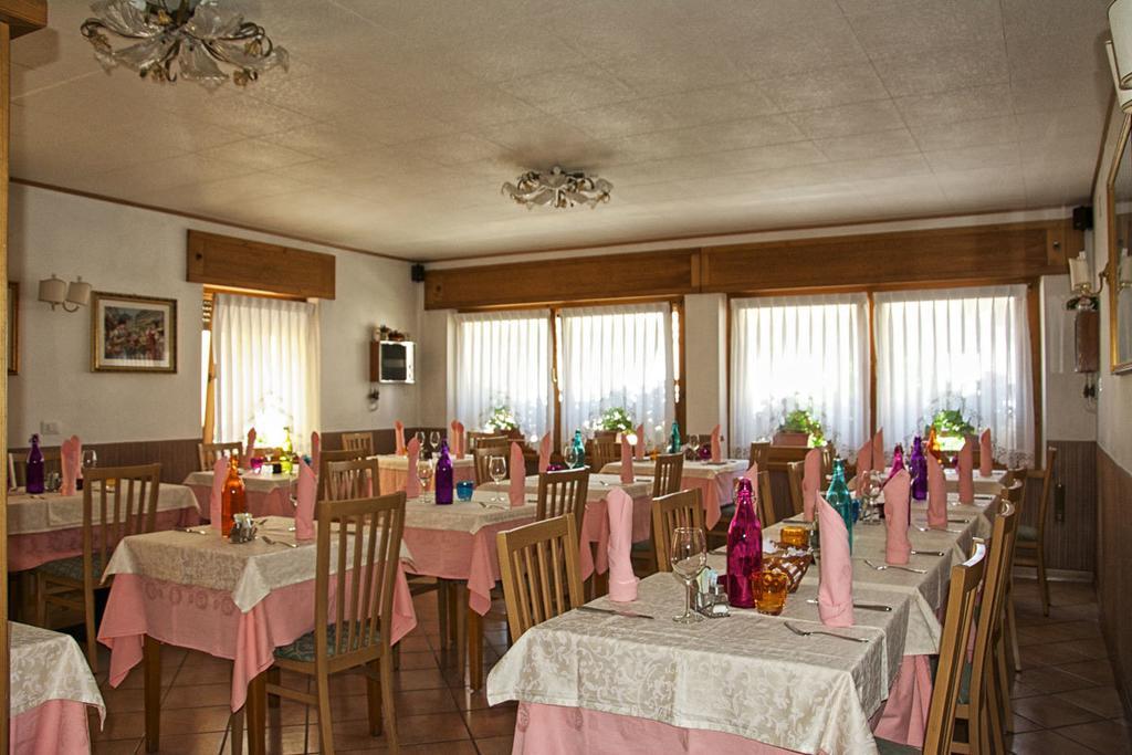 Albergo Ristorante Iris Auronzo di Cadore Bagian luar foto