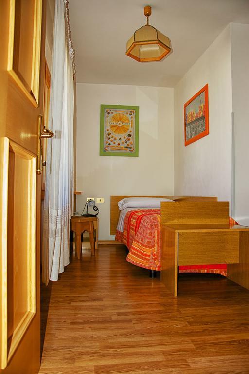 Albergo Ristorante Iris Auronzo di Cadore Ruang foto