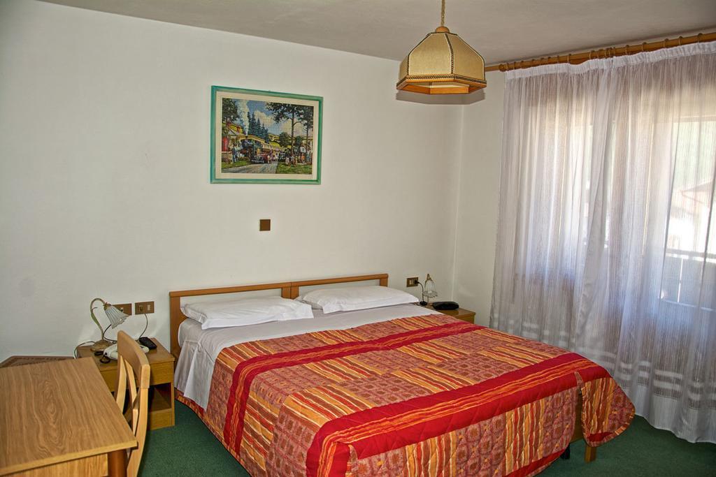 Albergo Ristorante Iris Auronzo di Cadore Bagian luar foto