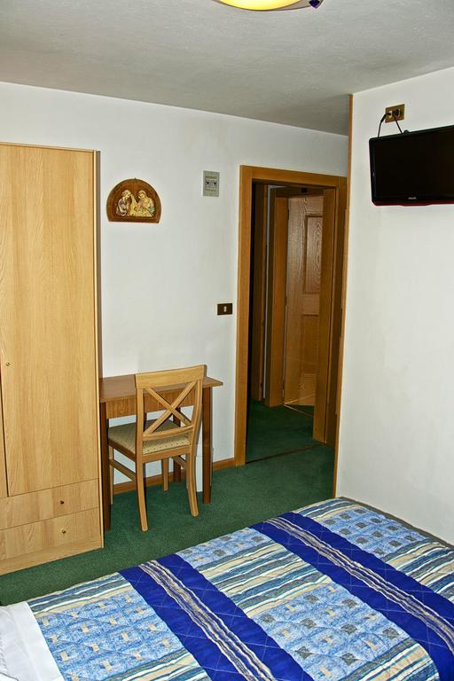 Albergo Ristorante Iris Auronzo di Cadore Ruang foto