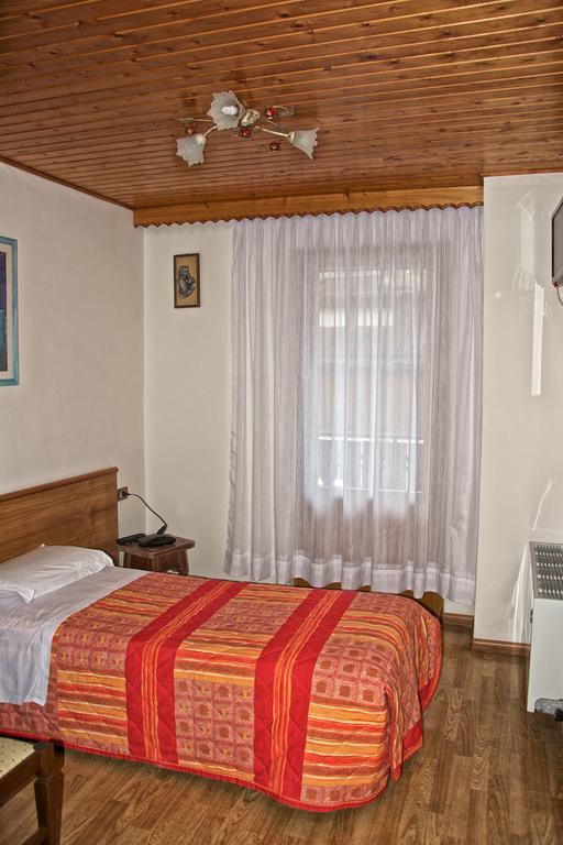 Albergo Ristorante Iris Auronzo di Cadore Ruang foto