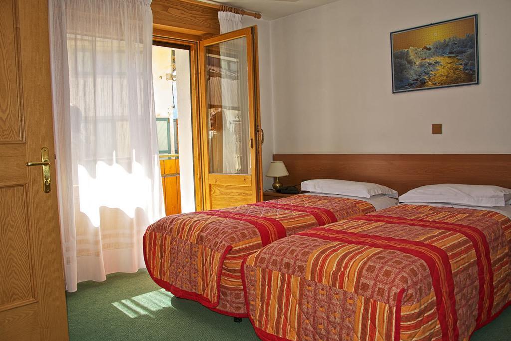 Albergo Ristorante Iris Auronzo di Cadore Bagian luar foto