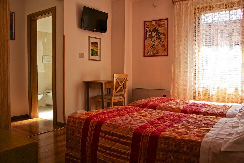 Albergo Ristorante Iris Auronzo di Cadore Bagian luar foto